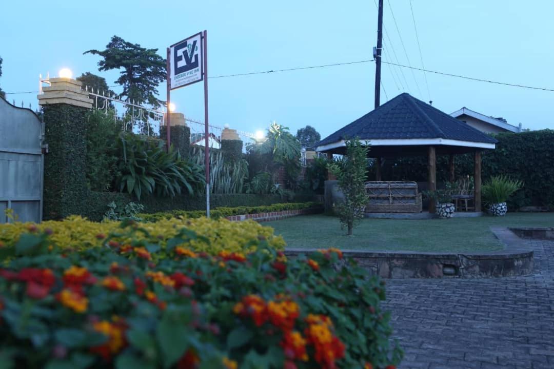 Entebbe Vine Inn Exterior photo