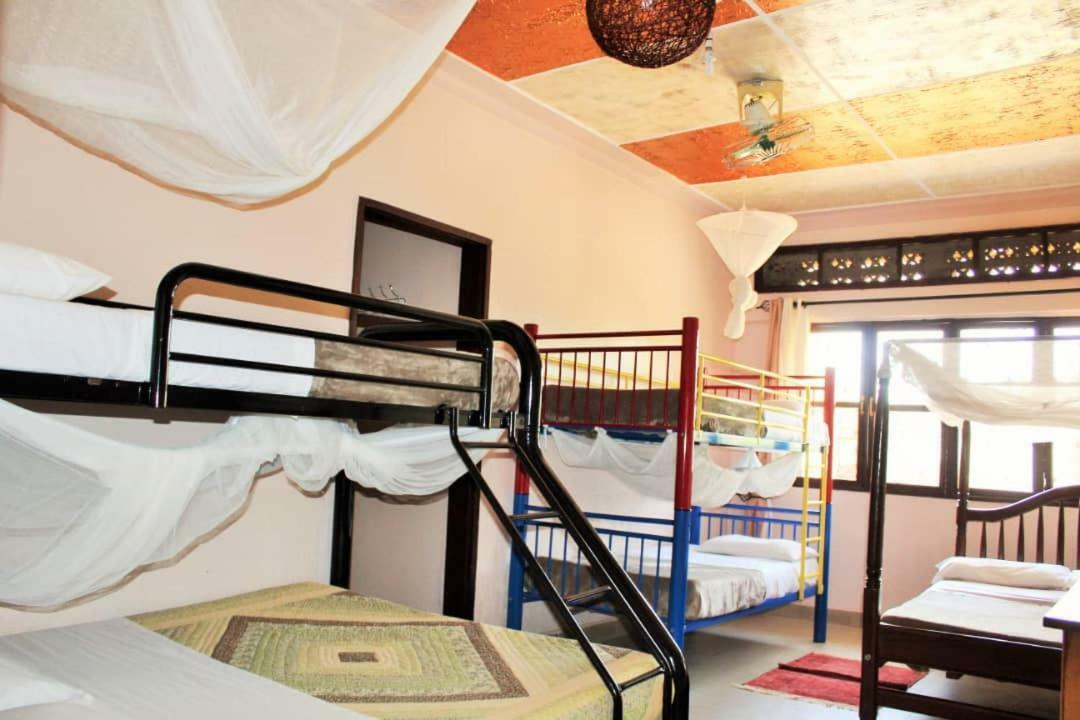 Entebbe Vine Inn Exterior photo